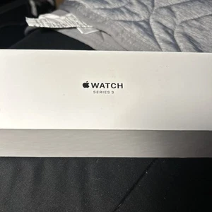Apple WATCH 3 42mm Boîtier en Aluminium Gris Sidéral avec Bracelet Sport Noir Smartwatch - Photo 1 sur 8