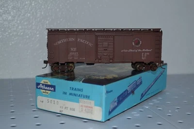 Carro de carga construido HO Athearn 5010 Northern Pacific 40' puerta única 15827 desgastado Foto 1 de 4