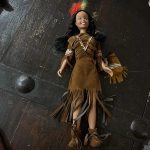 Vintage Pocahontas Puppe 1994 Teen Western Gal American Indian Collection 14 Zoll - Bild 1 von 1