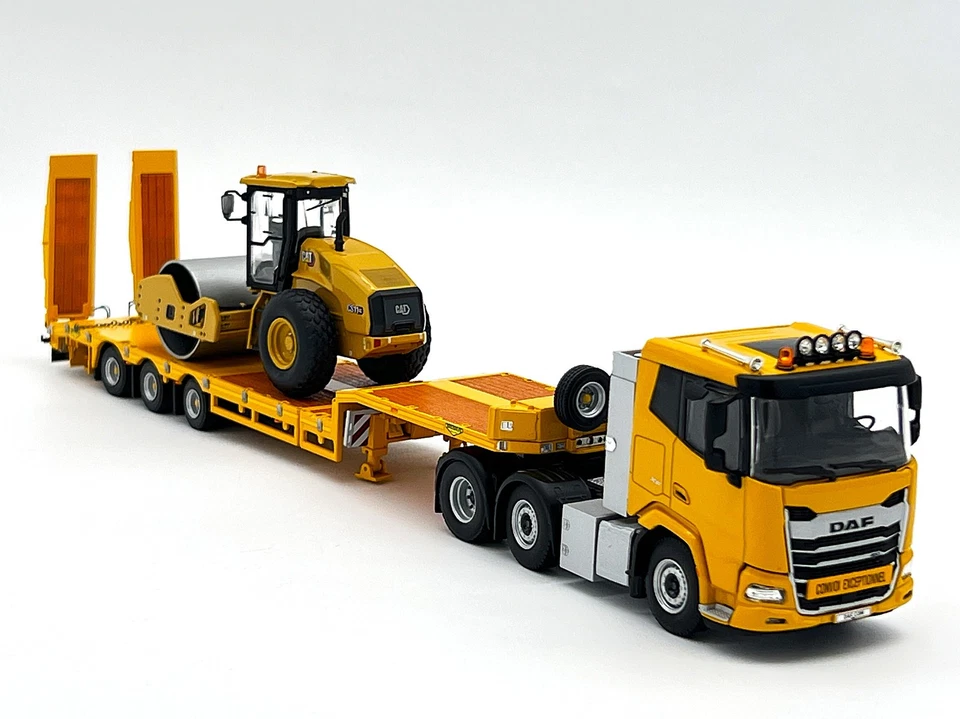 DAF XF lowloader with ramps + CAT CS11 GC soil compactor WSI truck models 1:50 - Image 1 of 4