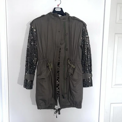 Abrigo Parka Joie Verde Ejército Utilitario Lentejuelas Cuentas Capucha Forro Pequeño DEFECTUOSO Foto 1 de 4