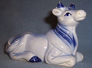 Vintage BLUE WHITE Salt Pepper SHAKER COW Shaped figure laying country Americana - Picture 1 of 5