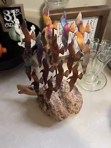 Vintage Skulptur Kunst brüniertes Metall Vögel im Flug handgeschweißt auf Holzsockel - Bild 1 von 4