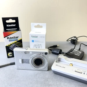 CASIO EXILIM EX-Z40 Silver 4MP fotocamera compatta con 2 batterie, dock e caricatore - Foto 1 di 9