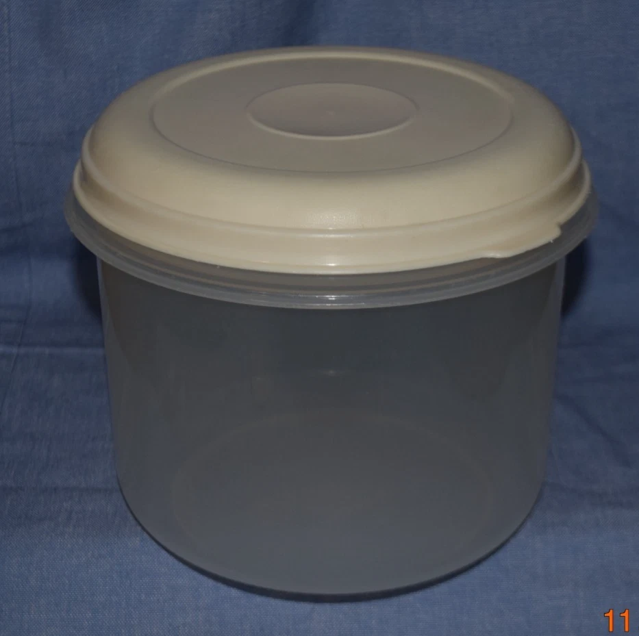 Винтажный круглый контейнер для хранения Rubbermaid Servin' Saver на 10 чашек с крышкой из миндаля No9 - Изображение 1 из 1