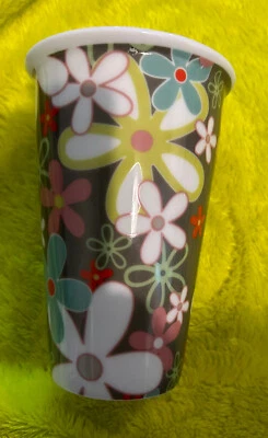 TAZA DE VIAJE Aislada China - Diseño floral por CREATIVETOPS Prendas para torsos creativos Foto 1 de 2