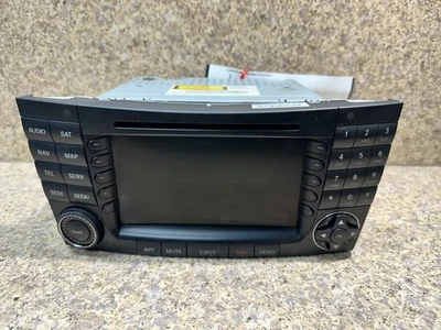 08 Mercedes Benz E Class AM FM Radio Receiver w/ Display OEM LKQ - Image 1 of 4