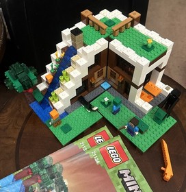 LEGO Minecraft: The Waterfall Base (21134)