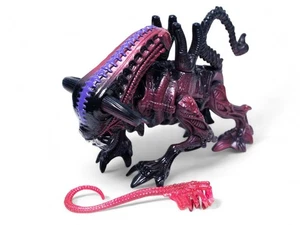 Kenner Aliens 1992 Bull Alien con Face Hugger Modellino completo quasi come nuovo - Foto 1 di 7