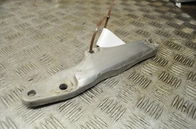 Suzuki GS1100GL GS 1100 GL 1981-1982 Left Hand Side Footpeg Hanger Bracket - Imagem 1 de 4