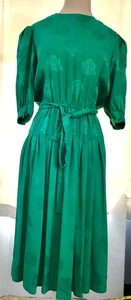 VTG 80s Papell 100% Silk Green Belted Stretch waist Dress size 12P Half Sleeve - Picture 1 of 11