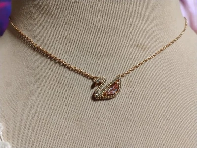 Collar Cisne Cristal Swarovski con Cuerpo de Cristal Corte Completo en Rosa Milenario y... Foto 1 de 4