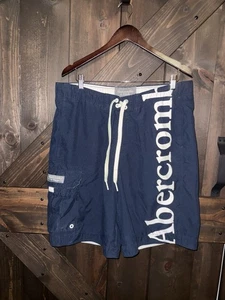 Costume da bagno uomo Abercrombie & Fitch Spellout Y2Y blu navy bianco taglia 36 - Foto 1 di 8