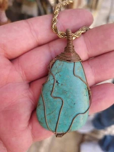 Un collar trenzado de cobre rojo un tamaño mediano, raro en forma de pera turquesa pura - Imagen 1 de 7