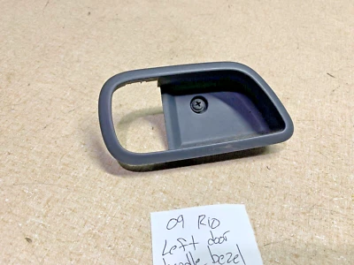 07 08 09 10 11 KIA RIO 2006 SEDÁN INTERIOR IZQUIERDO MANIJA DE PUERTA EMBELLECEDOR BISEL Foto 1 de 2