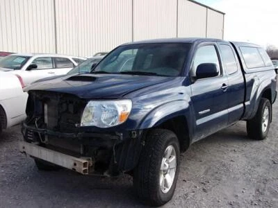 Apoio de suspensão dianteiro usado serve: 2006 Toyota Tacoma dianteiro 4x2 PreRunner com desligamento r - Imagem 1 de 4