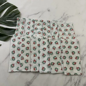 Vintage 80s Cloth Christmas Napkins 12 White Red Wreaths Holiday Festive Fabric - Picture 1 of 3