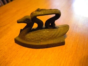 Antikes Miniatur Gusseisen Spielzeug Figur Entenhalsband Spitze Traurig Eisen - Bild 1 von 2
