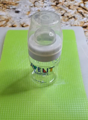 Avent 奶瓶白色 4 盎司瓶全新带盒 — 第 1/4 张图片