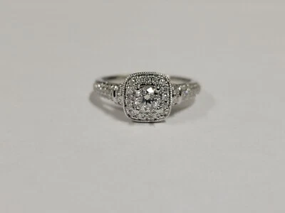 Alianza de oro blanco con halo de 2 zafiros y diamantes redondos Vera Wang de 14 k talla 7 Foto 1 de 4