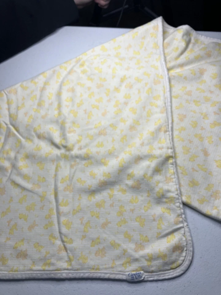 Manta Receptora De Colección Carters Amarillo Blanco Naranja 36x36 Conejito Gato Ardilla Foto 1 de 4