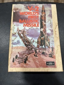 Revell 1973 Vintage German WWII V-2 Ballistic Missile Kit #H560 Factory Sealed!! - Bild 1 von 11
