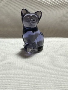 Fenton Art Glass Purple Cat Figurine Figure - Picture 1 of 7