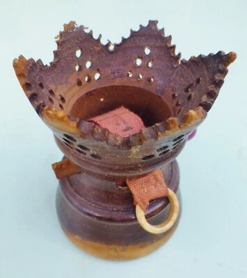 Ancien MÈTRE de COUTURIÈRE avec PORTE AIGUILLES à COUDRE Épingles BUIS Couture - Photo 1/4