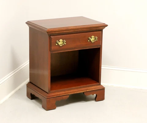 JAMESTOWN STERLING Cherry Chippendale One-Drawer Nightstand Bedside Chest Cover