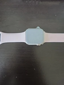 Apple Watch SE (2022) 40mm Starlight Aluminum Case with Sport Band, S/M (GPS) - Picture 1 of 6