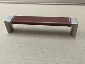 Turnstyle Design Flat Faced D Chestnut Leather Cabinet Pull Handle T1167 128mm - Picture 1 of 13