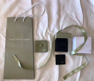 AUTHENTIC VAN CLEEF & ARPELS EARRINGS BOX, POUCH, SHOPPING BAG & RIBBON - Picture 1 of 8