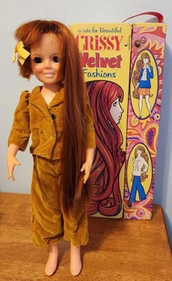 Vintage Beautiful Crissy Doll LOT 1 Doll, Fashion Tote & MANY CLOTHES - Image 1 of 4