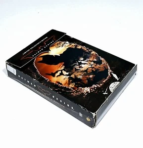 Limited Collector's Edition Batman Begins With 3D Lenticular Cover & USB Stick - Picture 1 of 3