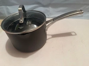 NUEVO Calphalon CLÁSICO DURO ANODIZADO CUBIERTO 2,5 CUARTOS DE GALÓN CACEROLA-TAPA COLADOR - Imagen 1 de 10