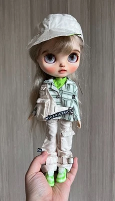 Blythe Doll Clothes -- K-Pop Style Green & Cream Daily Casual Wear Set (OOAK) — 第 1/4 张图片