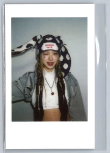 LE SERAFIM - HONG EUNCHAE EASY 2024 POPUP #3 CARTOLINA FOTOGRAFICA UFFICIALE POLAROID - Foto 1 di 1