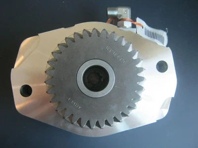 NUEVO John Deere RE500825 Carcasa Adaptador de Accionamiento Auxiliar R85145 R134473 Foto 1 de 4