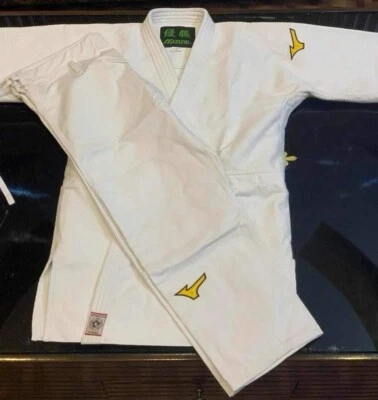 Uniforme Kimono Mizuno Judo Gi Blanco 750gsm Con 100% Algodón Talla 165cm Foto 1 de 4