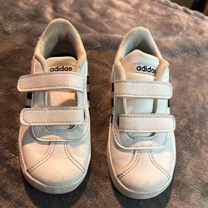 Adidas weiß und schwarz Grand Court Turnschuhe Größe 8 Kinder - Bild 1 von 7