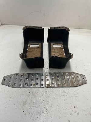 99 1999 Yamaha Breeze 125 YFA1L OEM reposapiés izquierdo derecho placa de agarre para pozos de pie Foto 1 de 4