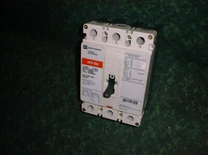 Interruptor trifásico Cutler-Hammer 30 Amp 600 VAC - Cat# HFD3030 (27711-F1) - Imagen 1 de 2