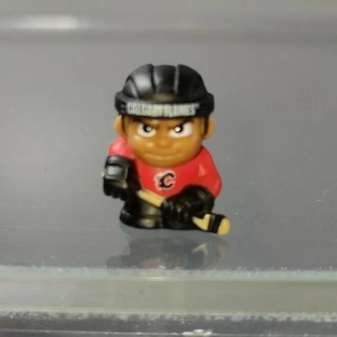 RARE 1" TALL CALGARY FLAMES NHL SERIES 1 TEENYMATES HOCKEY FIGURE Cover