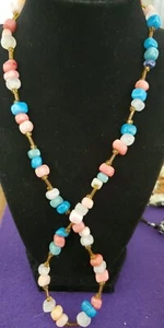 Collar con cuentas de vidrio artístico rosa azul blanco 24" de largo - Imagen 1 de 3