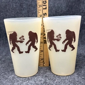 Silicone Pint Glasses ft. Sasquatch & Mrs. Sasquatch Wedding Theme Unbreakable - Picture 1 of 10