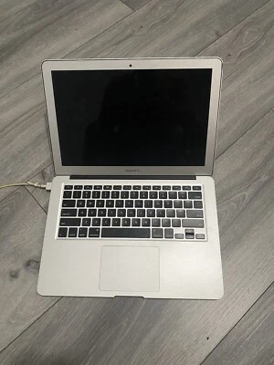 Apple MacBook Air 13" principios de 2015 Dual Core i7 2,2 GHz 4 GB RAM 128 GB leer anuncio Foto 1 de 4