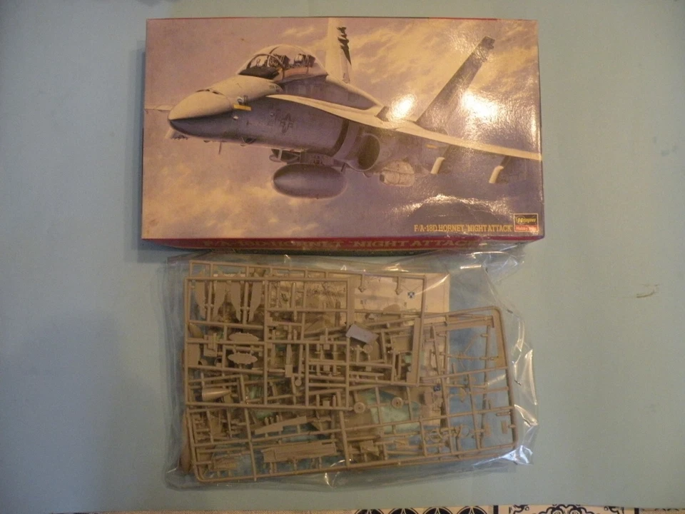 HASEGAWA F/A-18D HORNET NIGHT ATTACK  1/72 NEW SPRUE BLISTERATO/SIGILLATO/SEALED - Immagine 1 di 1