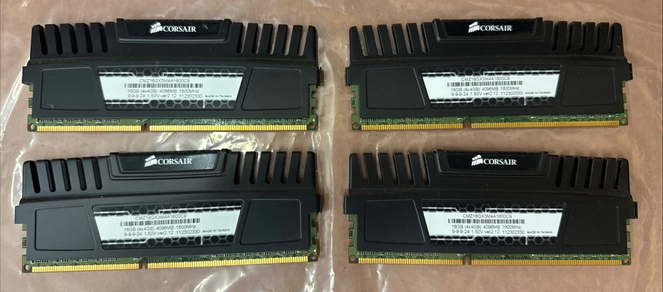 Corsair PC3-12800 4x4 GB DIMM 1600 MHz PC3-12800 DDR3 Memory (CMZ16GX3M4A1600C9) - Image 1 of 1