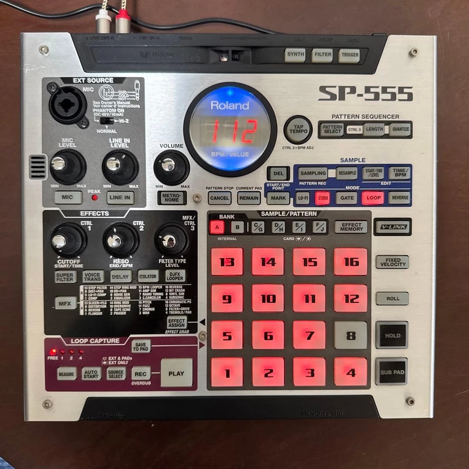 Roland SP-555 Creative Sampler mit Performance Effekten SP-404 606 Neuwertig #4 - Bild 1 von 4