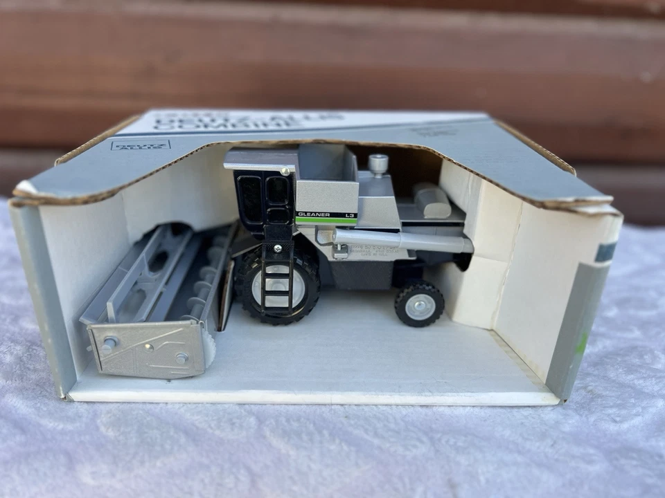 Vintage ERTL ALLIS-CHALMERS GLEANER L3 COMBINE 1986 #1275 1/32 Scale - Image 1 of 4